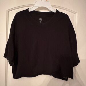 BLACK URBAN OUTFITTERS FLOWY CROP TOP